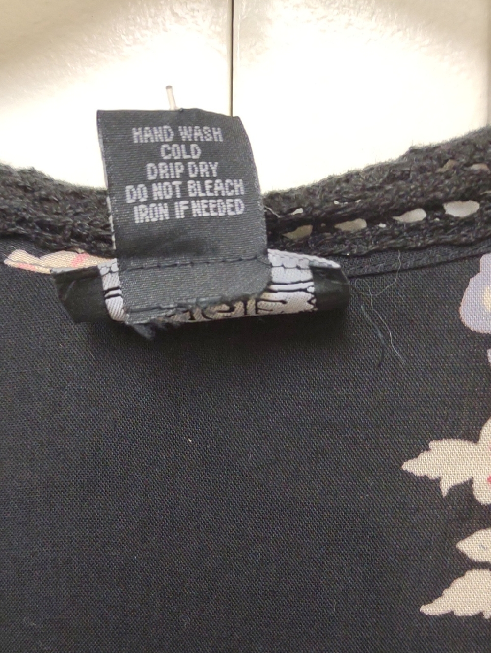 Angie Women's Maxi Black Floral Duster Kimono Open Front Crochet Trim NWT - Picture 12 of 13